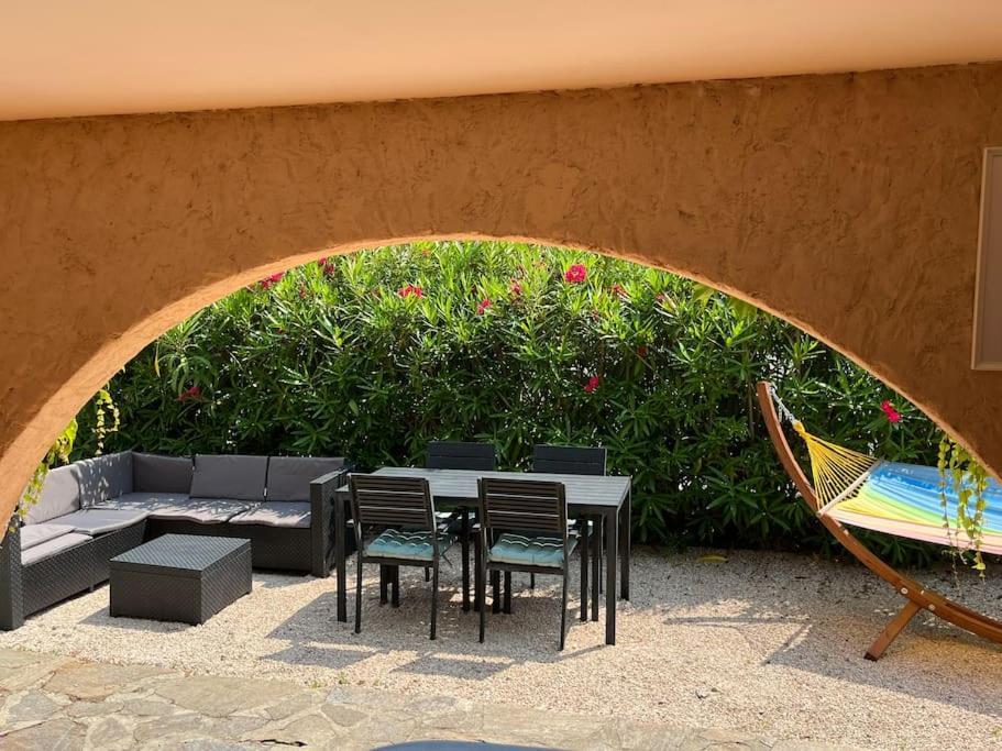 Bas De 70m2 Independant Avec Espace Jacuzzi Prive Le Lavandou