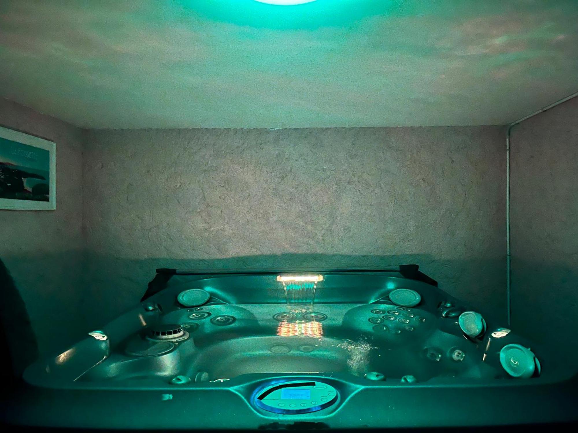 Apartment Bas De 70m2 Independant Avec Espace Jacuzzi Prive Le Lavandou